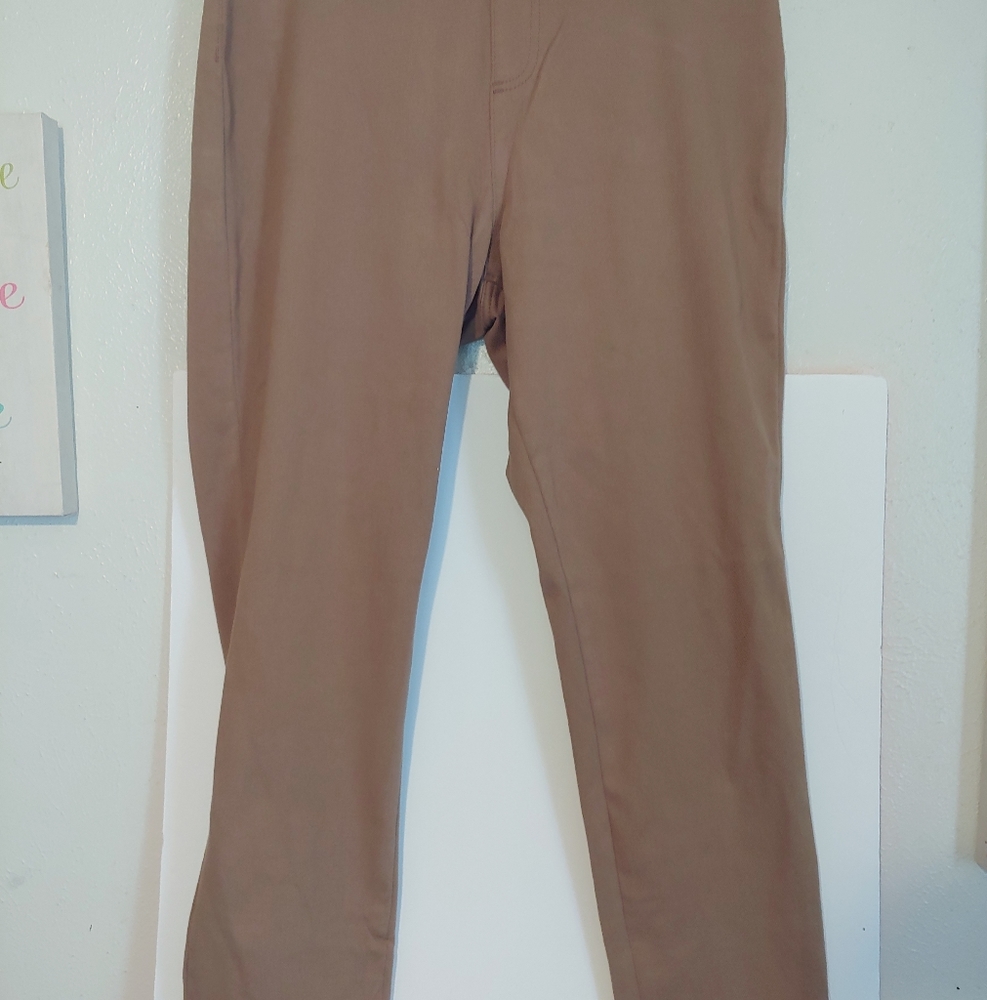 NWOT Time & Tru Brown Capri Begging SZ 12/14